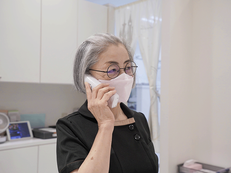 スタッフ電話対応